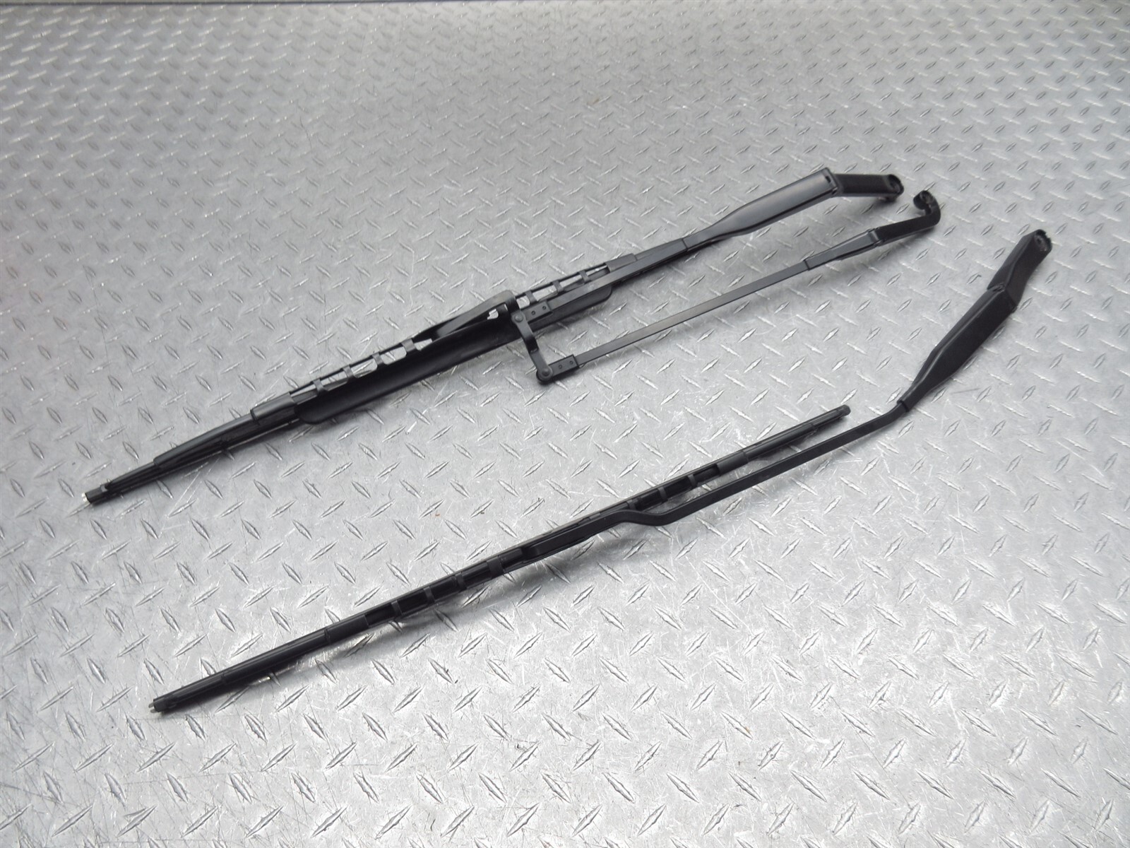2008 Ferrari F430 Spider Windshield Windscreen Wiper Arm Bracket Left Right Pair