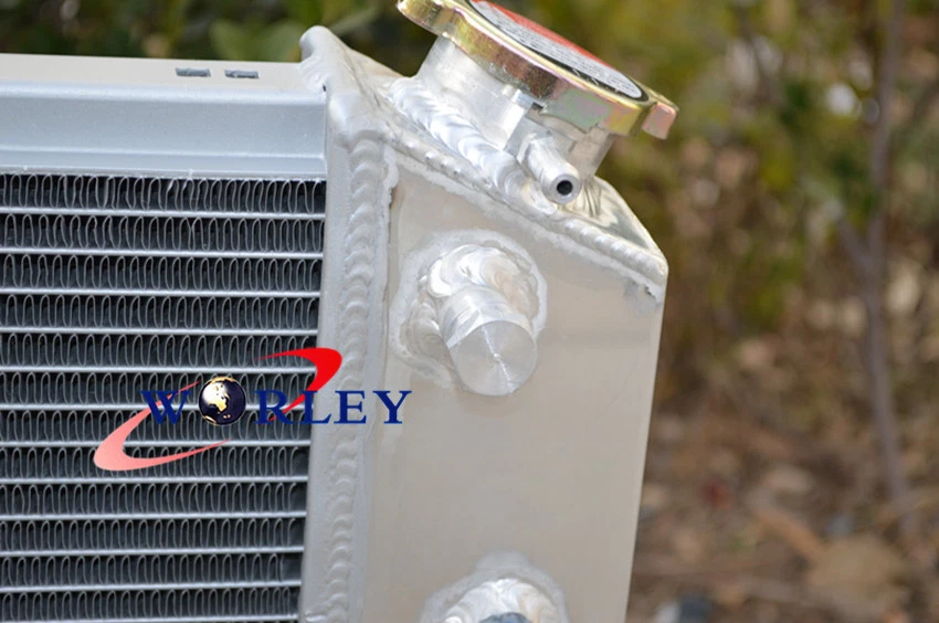 Radiador de aluminio de 3 filas para Chevy Chevrolet Camaro GMC 5,0 L 5,7 L 1970-1981 AT Foto 4 de 4