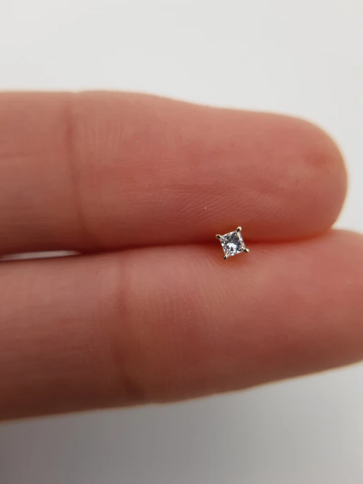 Prendedor piercing nariz mujer diamante corte princesa natural 0,06 quilates oro blanco 14K Foto 3 de 4