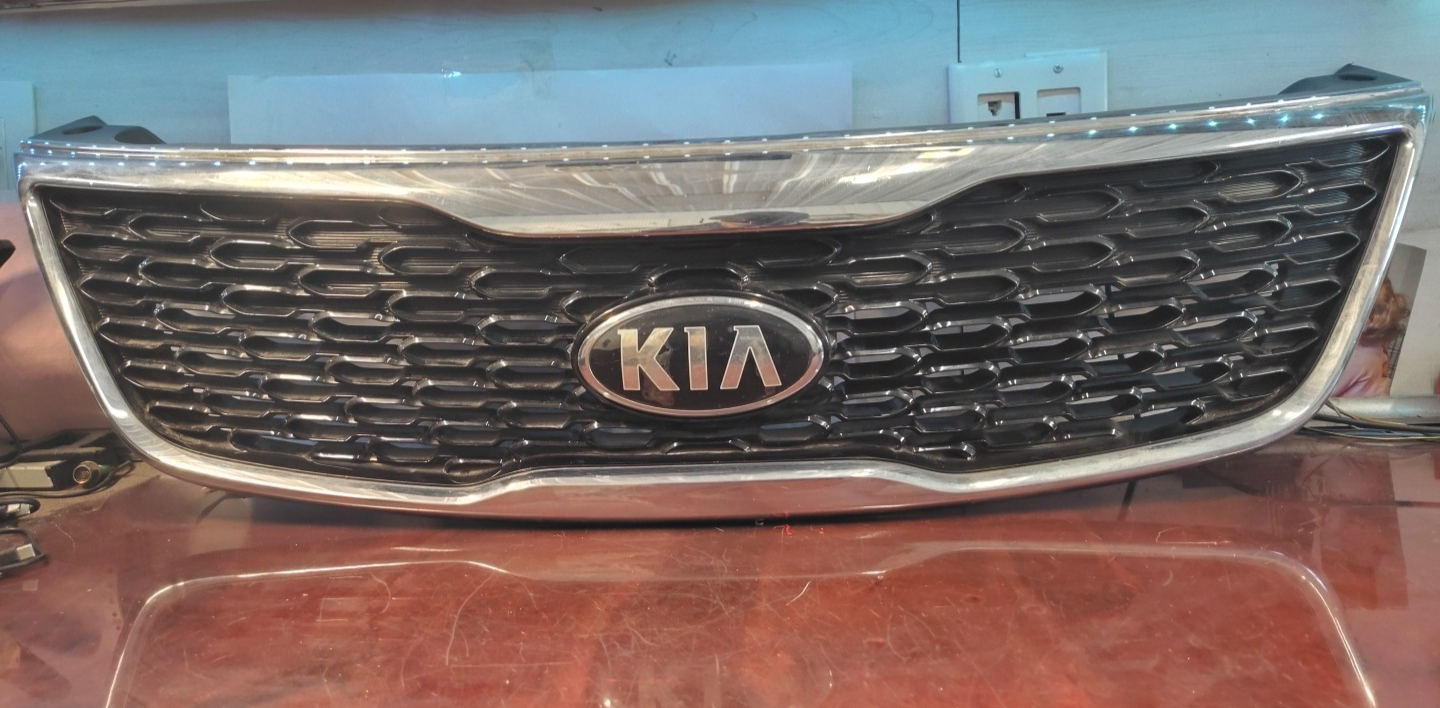 NEW GENUINE KIA SORENTO 2011-2013 FACTORY GRILLE ASSEMBLY - WITH NEW EMBLEM⭐⭐⭐⭐⭐