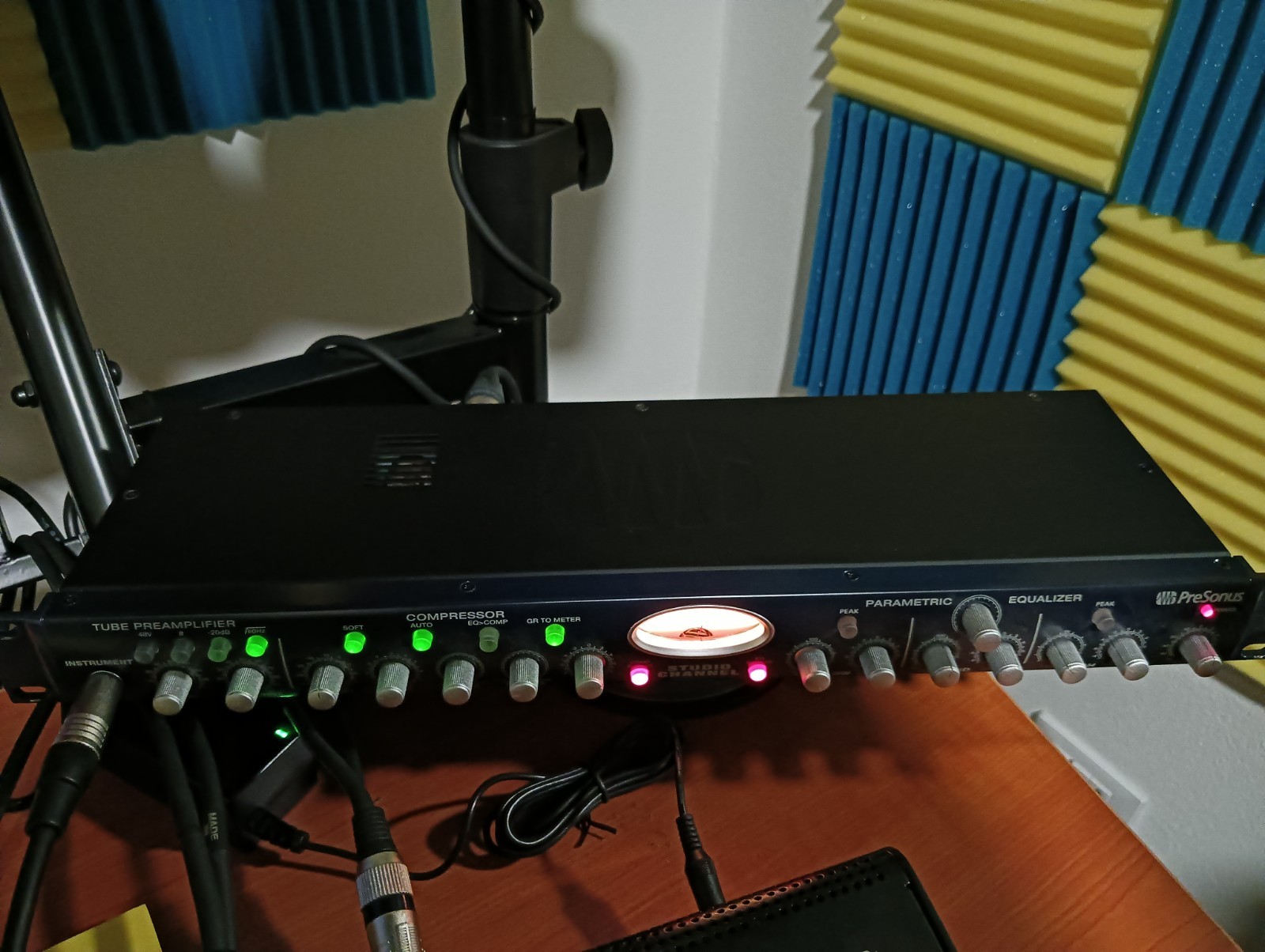 PreSonus Studio Channel Tube Preamplifier Compressor EQ Rack con VU meter