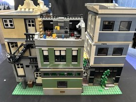 LEGO Assembly Square 10255 Preowned Disassembled Read Description