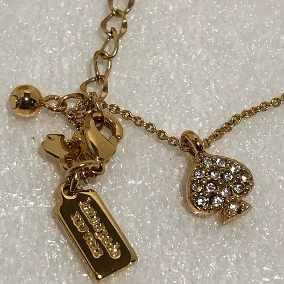 Collar de cadena Kate Spade New York chapado en oro con etiqueta Foto 3 de 4