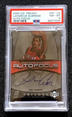 PSA 8 NM/MT 2006 LAMARCUS ALDRIDGE UD TRILOGY AUTO FOCUS ACRYLIC G718E3222GT