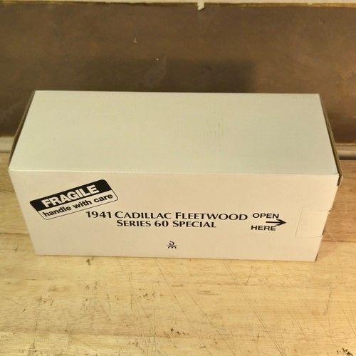 1941 CADILLAC 60 Special FLEETWOOD Series, Danbury Mint 1:24 die cast MIB - 第 3/4 張圖片