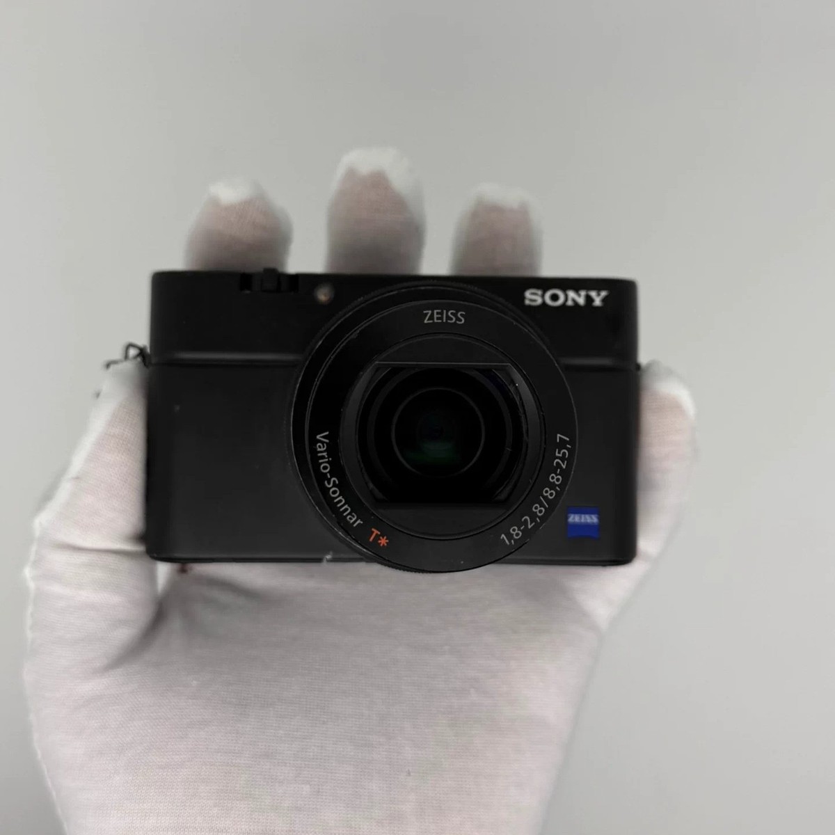 Sony DSC-RX100 III RX100M3 Digital Camera 20.1 MP Tiltable Screen