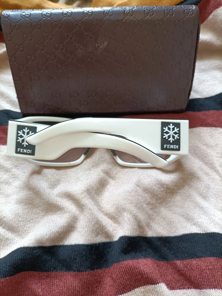 Lunettes De Soleil Fendi Roma Comme Neuve - Photo 1/4