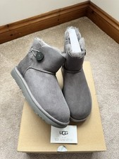 GENUINE UGG BOOTS MINI BAILEY BUTTON II (GREY) SIZE 7 EU40 - B/NEW COST £175