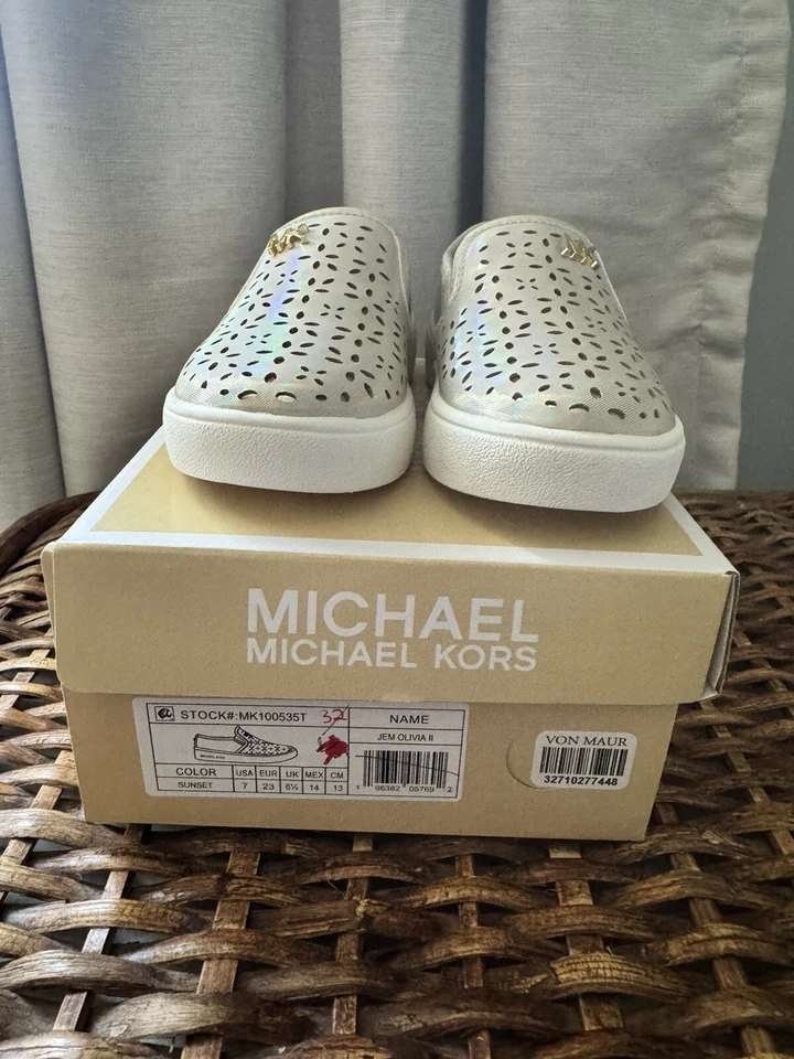 Zapatos planos Michael Kors Jem Olivia II para niñas pequeñas Color Puesta de sol sin cordones talla 7 Foto 2 de 4