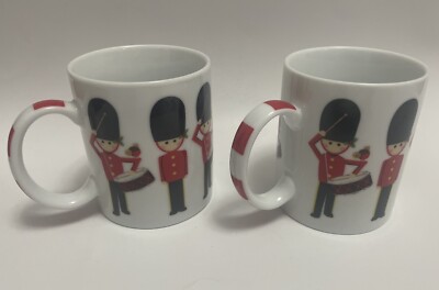 2 Keramiktassen: London Royal Guards von Baylis & Harding