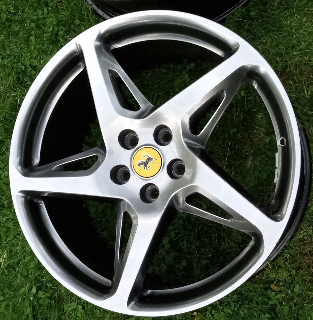 Ferrari 458 Italia Spider Rear Rim Wheels_10.5X20_282333_282335_GENUINE_PAIR