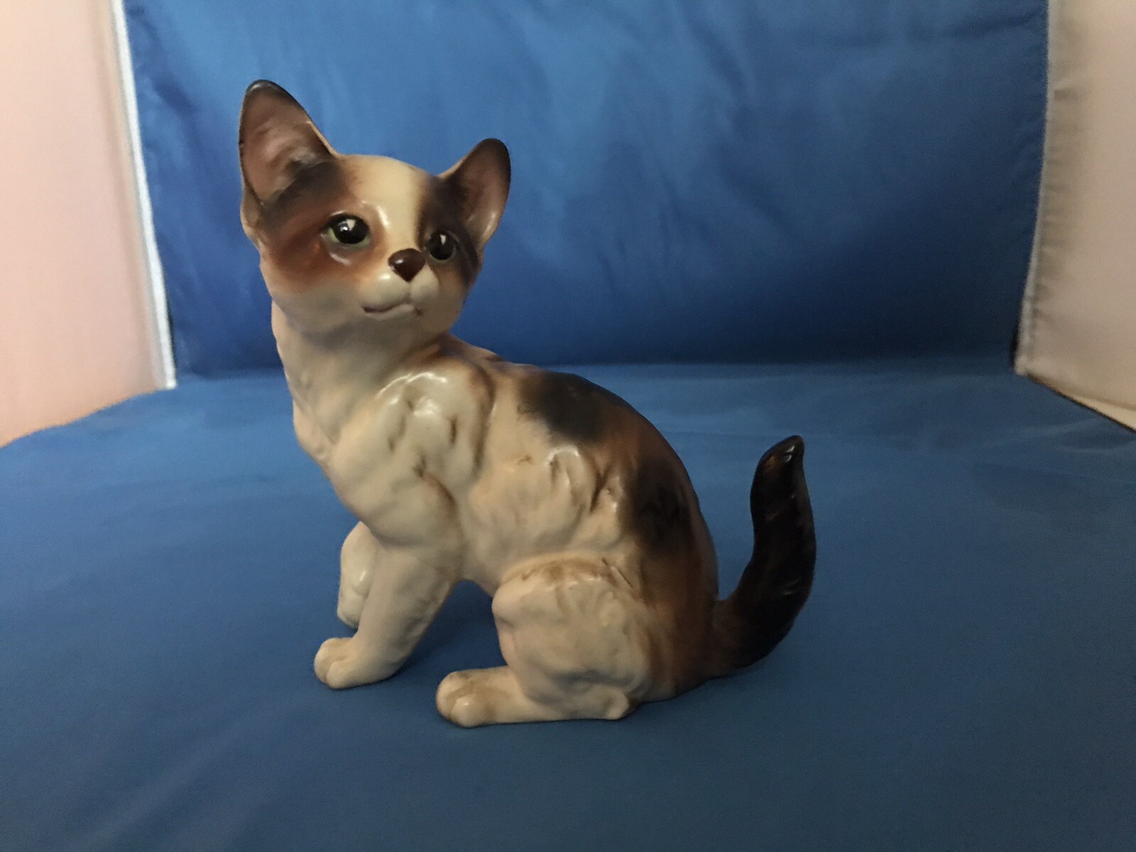 Vintage Enesco Cat Figurine E2418 Kitty Brown and White Ceramic NiCE