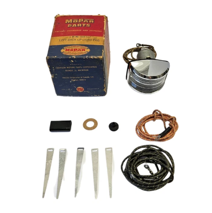 Paquete de luces de respaldo izquierdo Plymouth Chrysler Dodge DeSoto 1950-1961 1345657 Nuevo de Lote Antiguo Foto 2 de 4