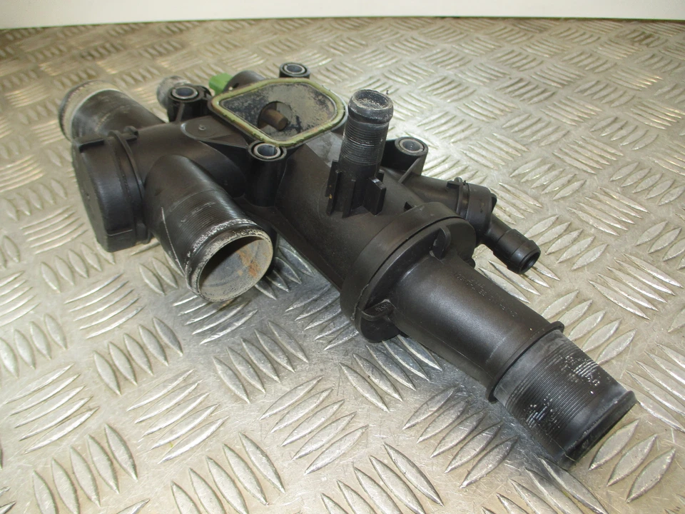 2010 Ford Mondeo 2.0 TDCI UFBB. Термостат и корпус 9656182980 80K - Изображение 2 из 4