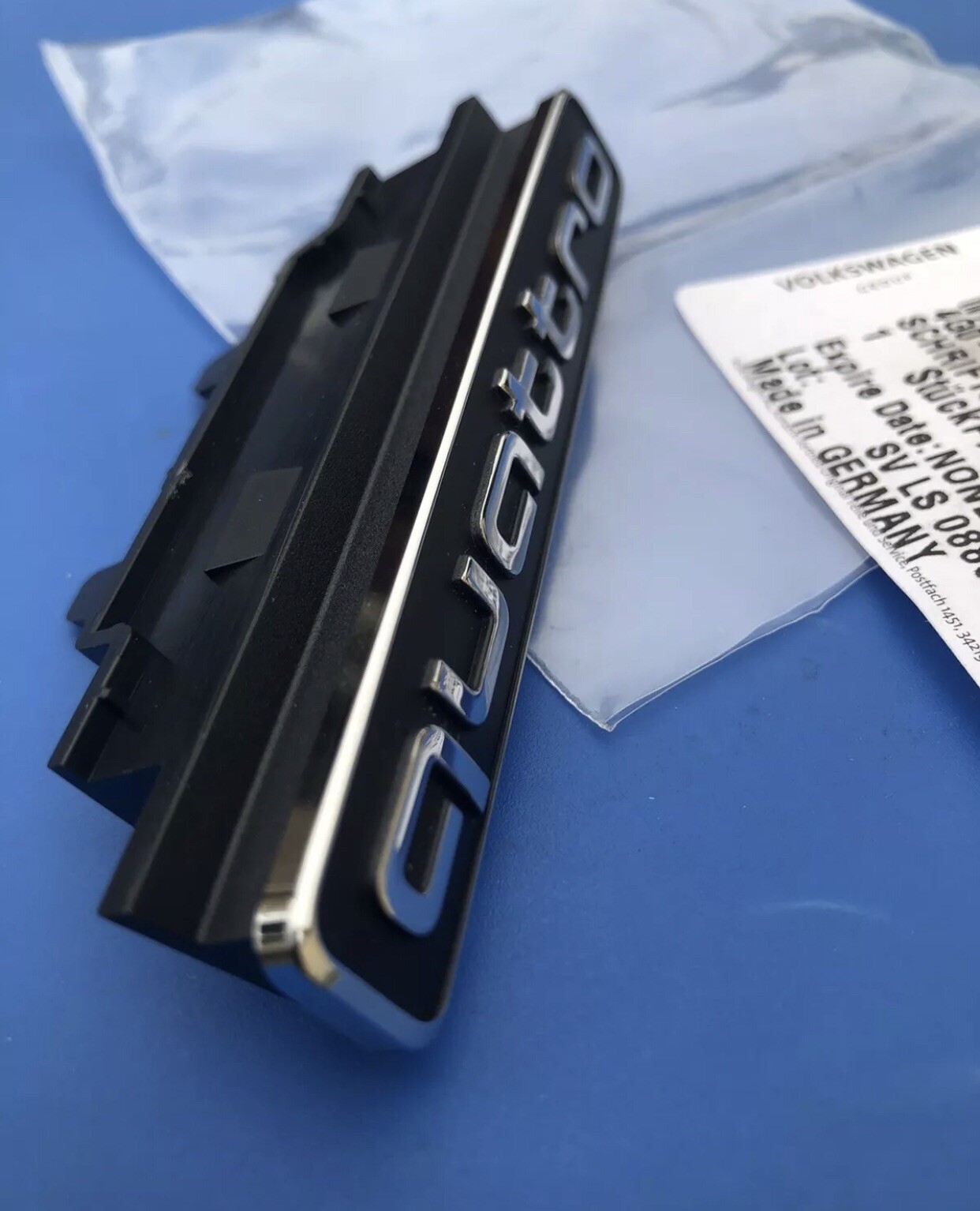 Monogramme Quattro A6 C7 pour remplacer un badge de calandre Audi décoloré