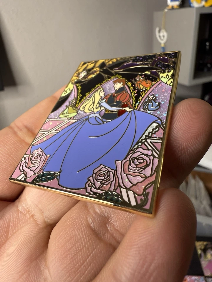 Prendedor de fantasía Maléfica de la Bella Durmiente de Disney Foto 2 de 4