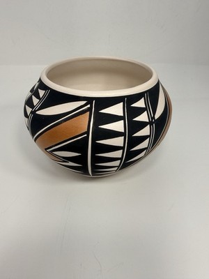 Native American Acoma Pueblo Fine Line Hand Painted Pottery by Victorino