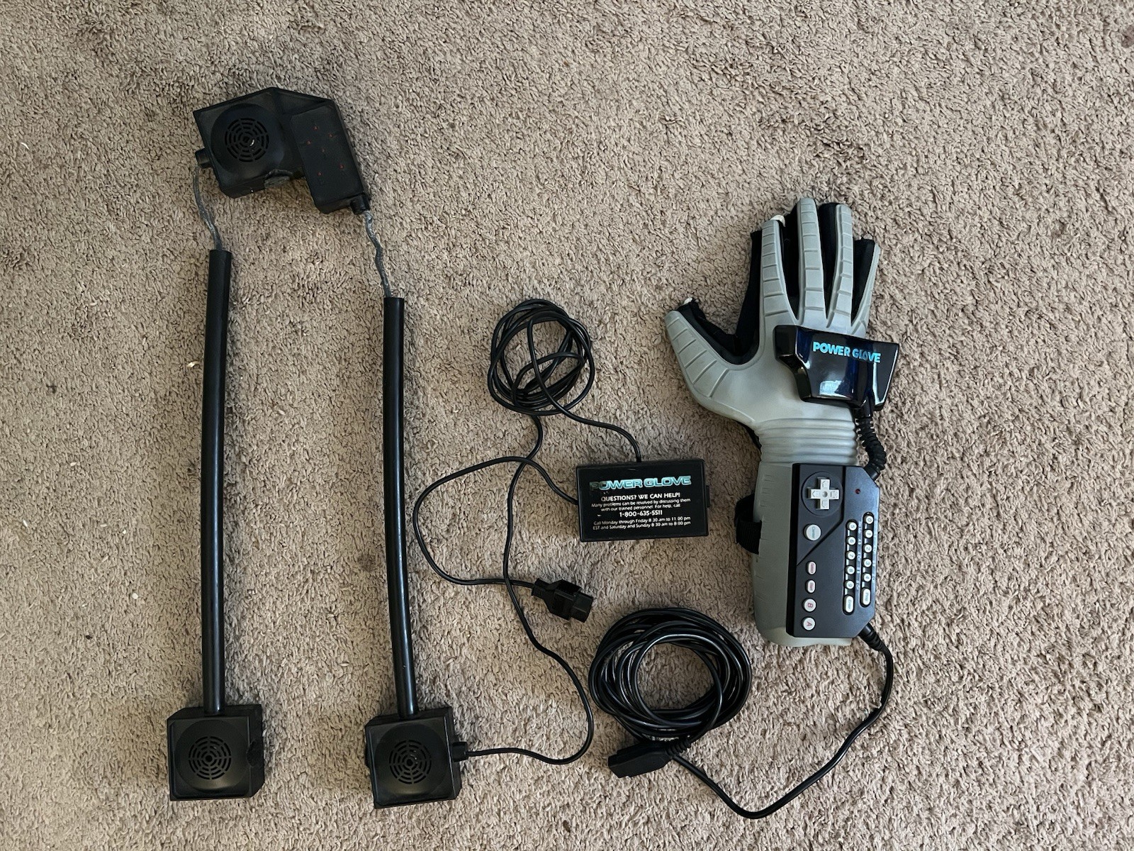 1989 Mattel (USA) Power Glove & Sensor Bars for Nintendo NES - UNTESTED