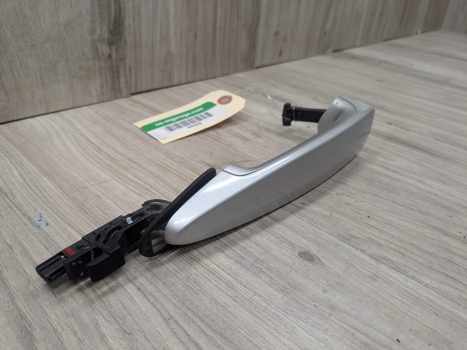 07-13 OEM BMW E92 E93 328 335 M3 Manija de la puerta del conductor izquierdo CONFORT ACCESO plateado Foto 2 de 4