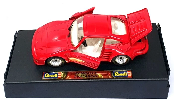 Revell 1/24 Scale Diecast 8621 - Gemballa Avalanche - Red - Image 4 of 4