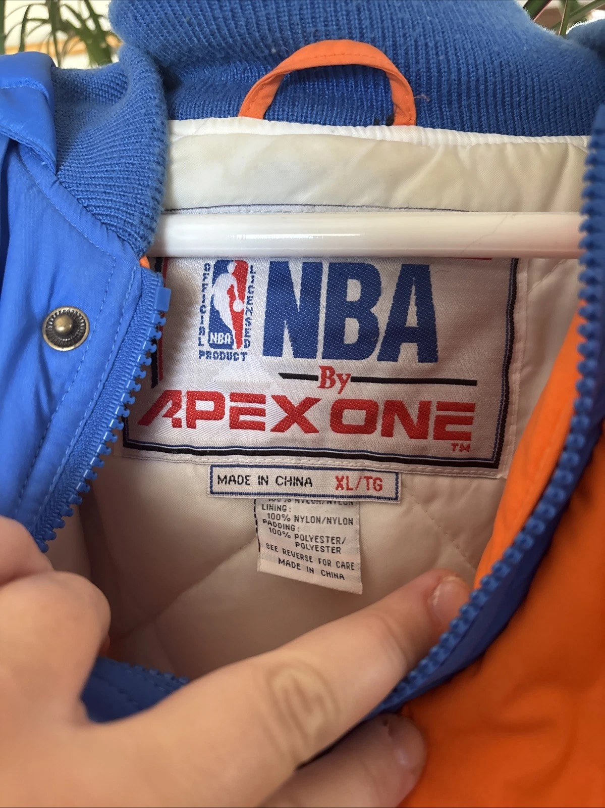 Vintage 90s Apex One MBA New York Knicks Puffer Full Zip Hoodie Jacket XL - product detail image 3