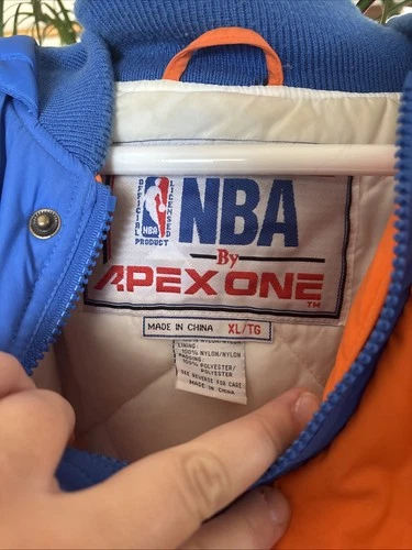 Vintage 90s Apex One MBA New York Knicks Puffer Full Zip Hoodie Jacket  XL image 3