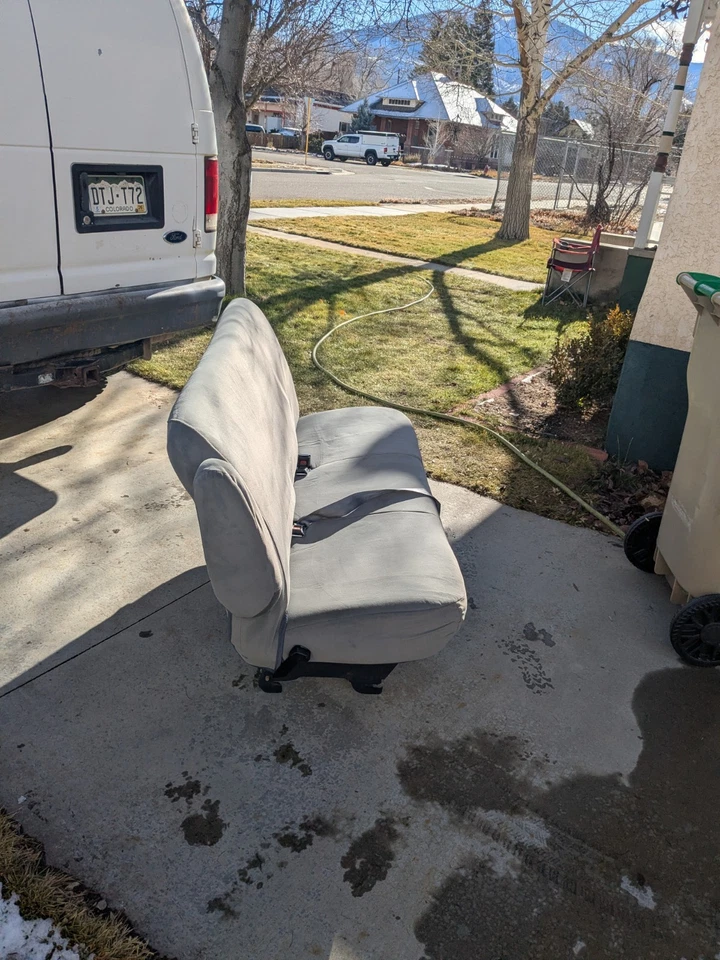 Asiento trasero Ford Econoline E-350 2000-2005 Foto 4 de 4