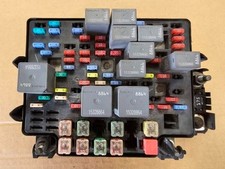 2003-2005 Chevy Silverado 2500 3500 6.6l Fuse Box Engine Oem
