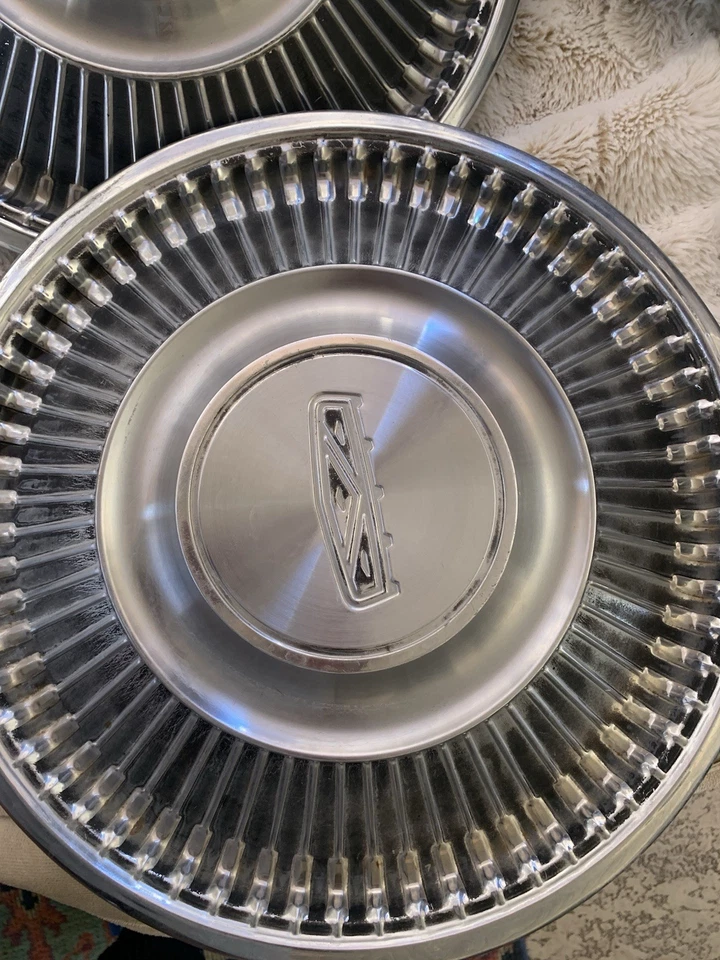 (4) Juego de cuatro cubiertas de rueda de metal tapacubos Ford Fairlane, Falcon o Galaxie 14" Foto 4 de 4