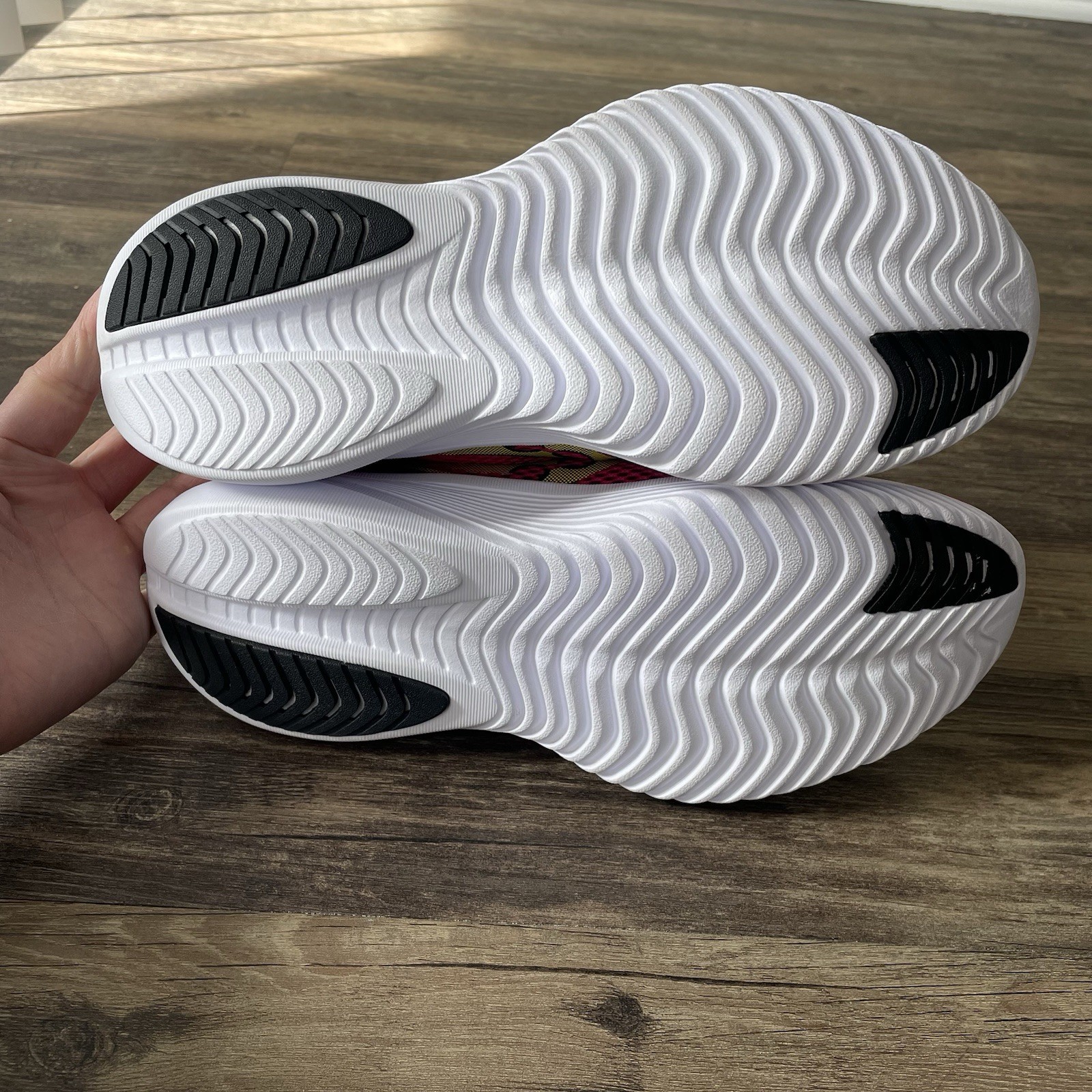 Saucony KINVARA 14 Womens Running Shoes Size 9.5 Citron/Red Rose Sneakers S10823 thumbnail 14