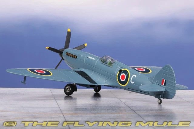 Corgi 1:72 Spitfire PR.Mk XIX Rolls Royce Heritage Hangar PS853 - Image 2 of 4