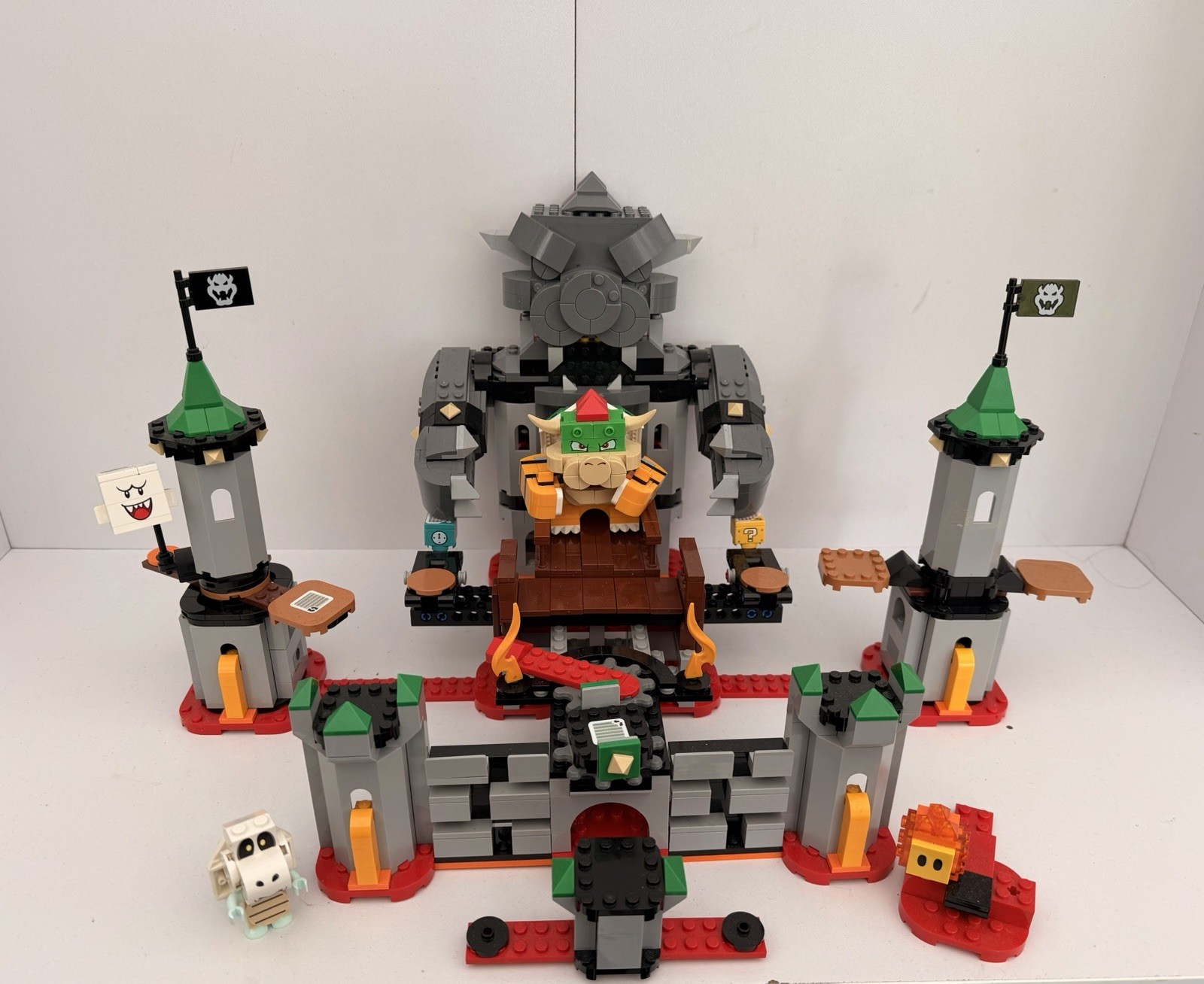 LEGO Mario Bowsers Castle Expansion Set 71369 100% Complete