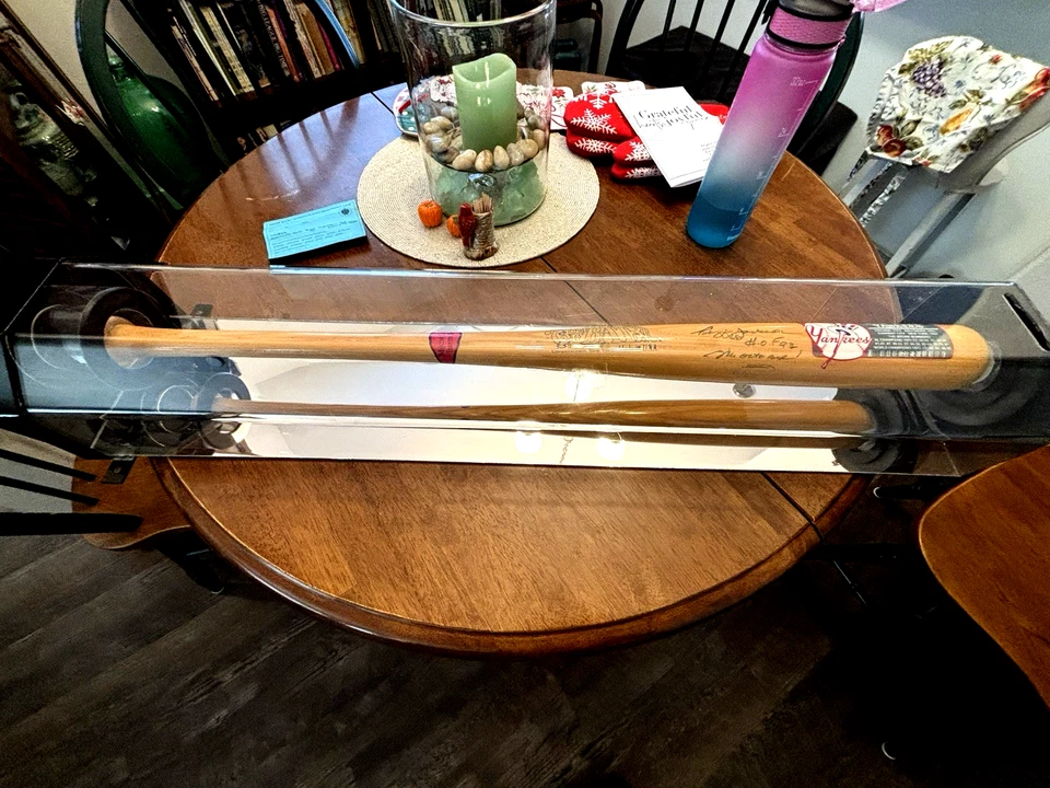 Reggie Jackson  COA  Signed NY Yankees Bat 73/250 Mr October / wall display case - Image 2 of 4