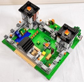 Vintage Lego Retired Minecraft 'The Fortress' 21127  Set 99.99% Complete! No Box