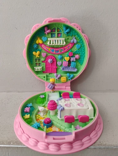 Vintage 1994 Polly Pocket Birthday Party Surprise Playset