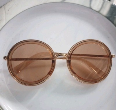 Retro round sunglasses with rose-colored fram and rose-colored tint. 