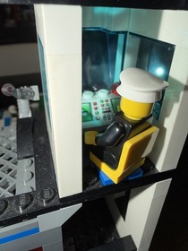 LEGO City: Police Headquarters (7744) 100% complete