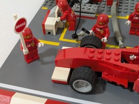 LEGO 8375 Ferrari F1 Pit Set Racers 2004