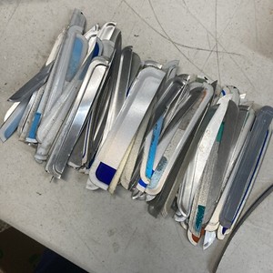 Lot of 100License Plate Curved End Pieces for Signs, Arts & Crafts Projects, DIY