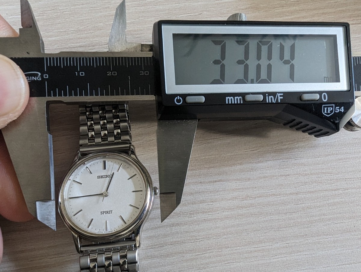 Vintage Seiko Spirit 5E31-6040 White Quartz Dial Excellent Running 