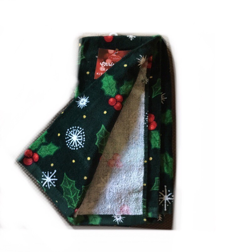 ST NICHOLAS SQUARE SET OF 2 CHRISTMAS KITCHEN TOWELS HOLLY BERRIES NEW