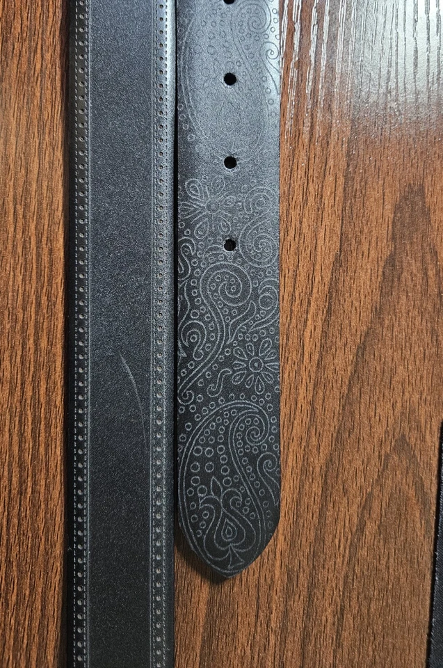 Cinturón de vestir de cuero con patrón láser borde pluma 1 1/4" TALLIA X4640 para hombre, negro 36 Foto 3 de 4