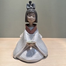 Rare Lladro Nao “Flower Of The Orient” Porcelain Figure #1270 *Chipped Leaf