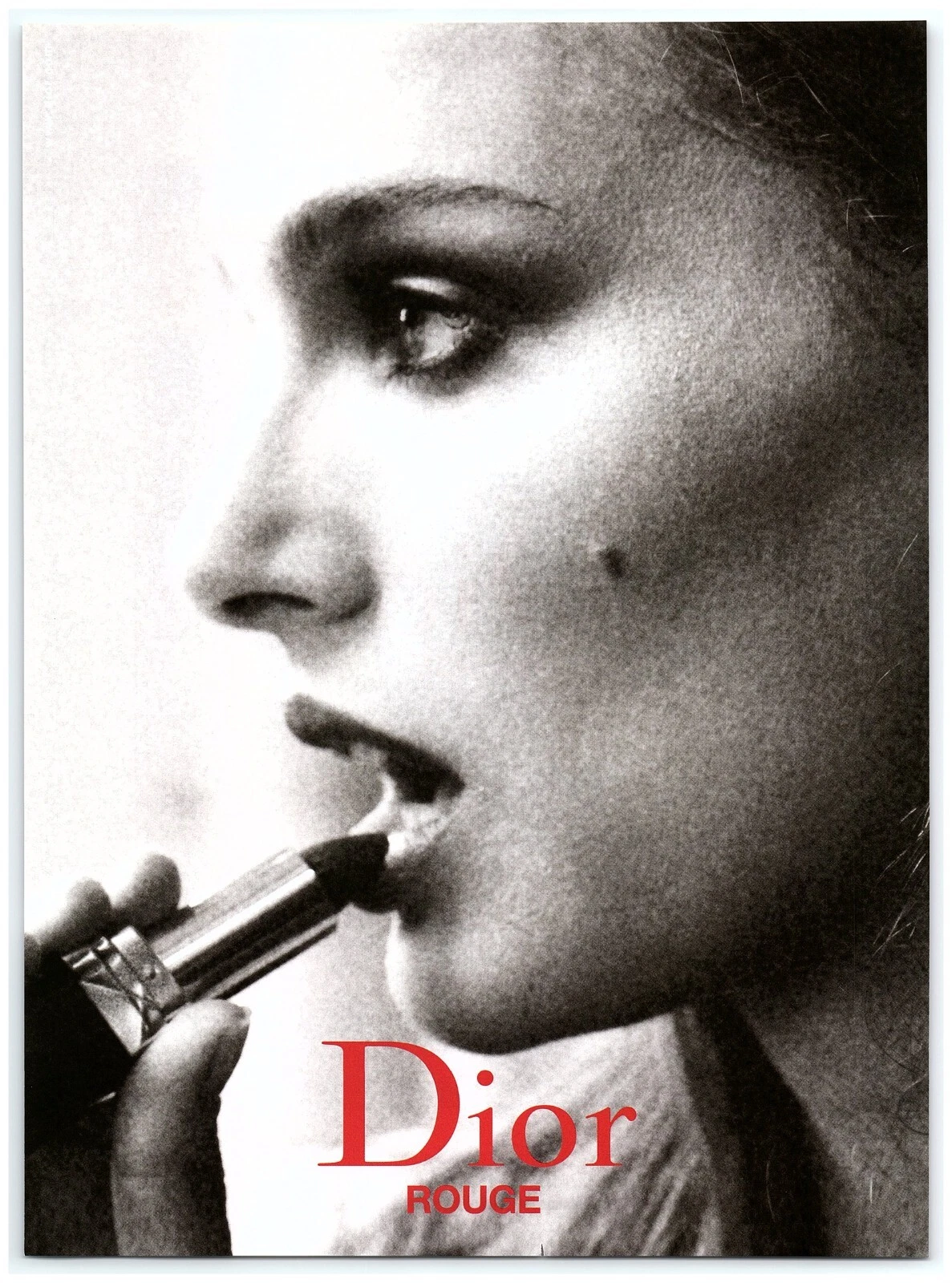 Publicité Maquillage Imprimé Dior 2013, Natalie Portman Rouge à Lèvres Sexy Bouche Ouverte Appliquer