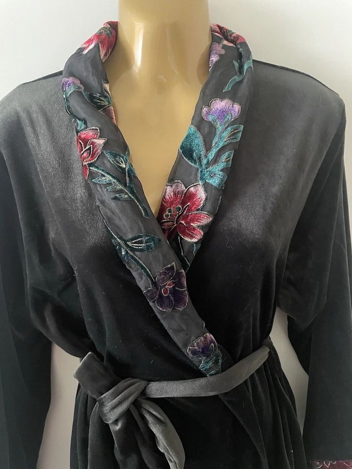 Bata Kimono Vintage Secret Treasures Terciopelo Burnout Tono Joya Floral Negra Talla S Foto 2 de 4