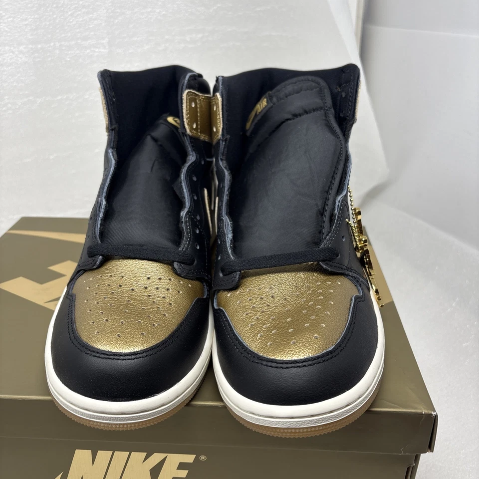 Nike Air Jordan 1 Retro Alto OG Negro Metálico Dorado Zapatos 10.5 Para hombres DZ5485-071 Foto 2 de 4