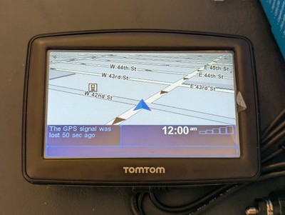 TomTom XL 325 SE Touchscreen GPS Nav System w/USB and Car Charger Bundle TESTED