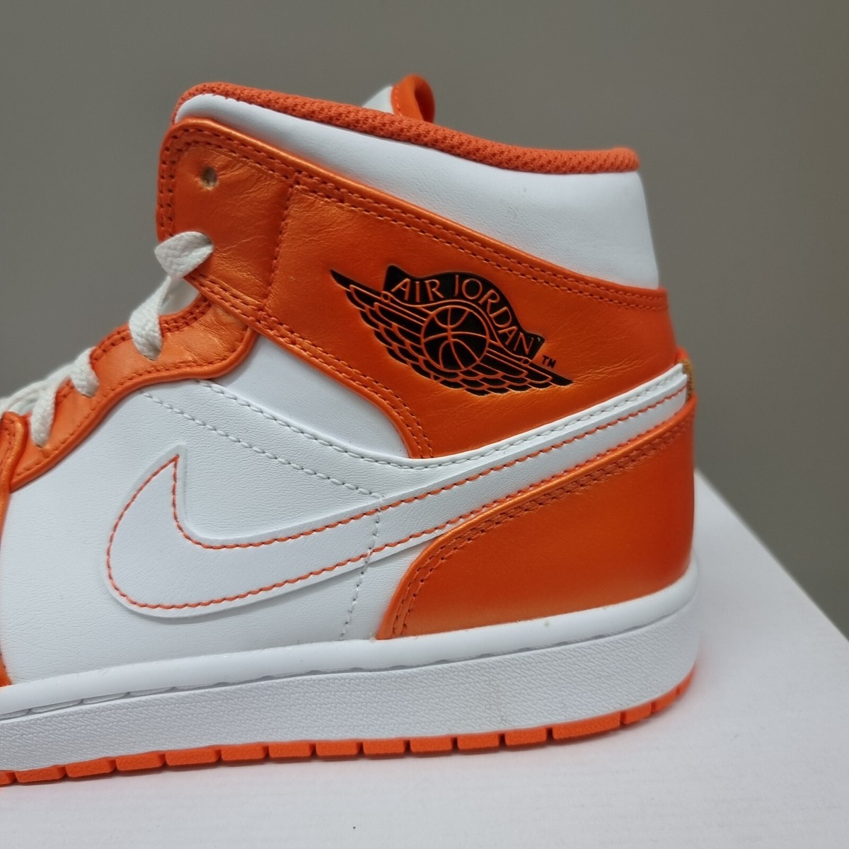 NIKE AIR JORDAN MID SE 