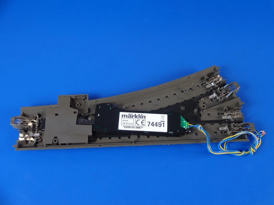 MARKLIN H0 - 24612 - Right Straight Turnout + 74491 Turnout Mechanism / C Track - Image 2 of 3