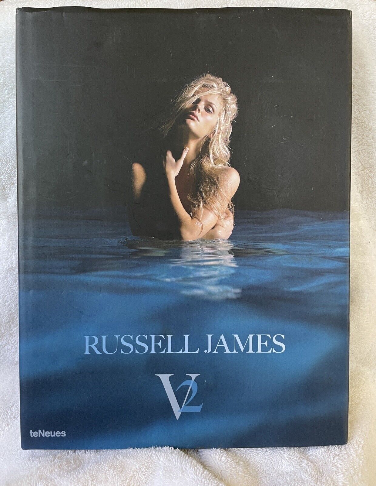 V2 - RUSSELL JAMES - UPC 9783832794187 - PHOTOGRAPHY - VS ANGELS - MODELS